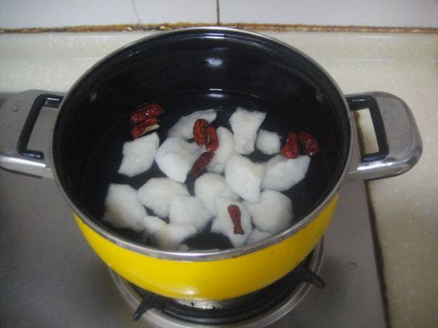 冰糖红枣炖雪梨步骤3