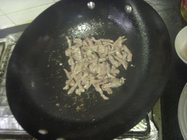 韭芽炒牛肉丝步骤2