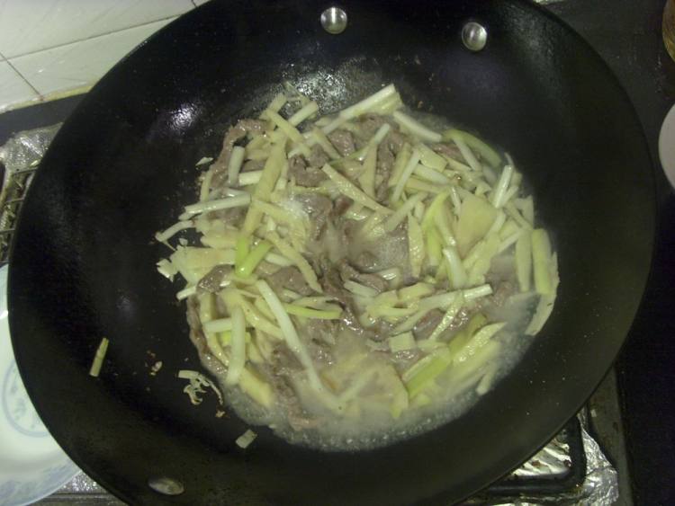 韭芽炒牛肉丝步骤4