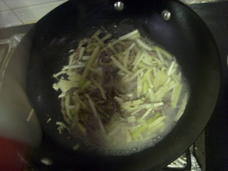韭芽炒牛肉丝步骤5