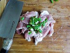 金针菠菜肉圆汤步骤1
