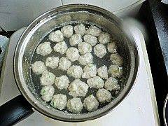 金针菠菜肉圆汤步骤8