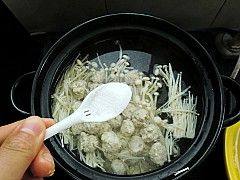 金针菠菜肉圆汤步骤11