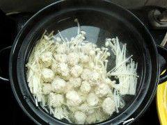 金针菠菜肉圆汤步骤10