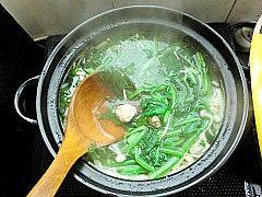 金针菠菜肉圆汤步骤13