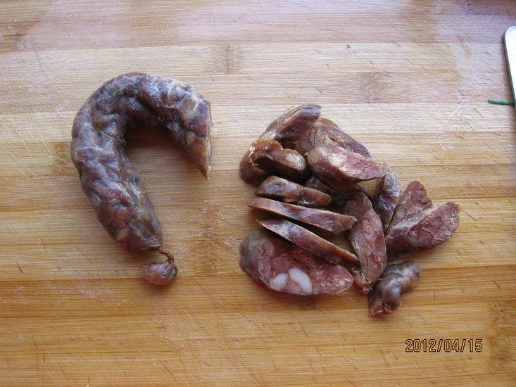 青蒜腊味炒木耳步骤1