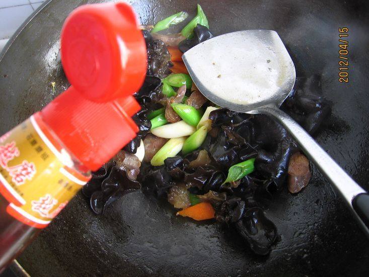 青蒜腊味炒木耳步骤9