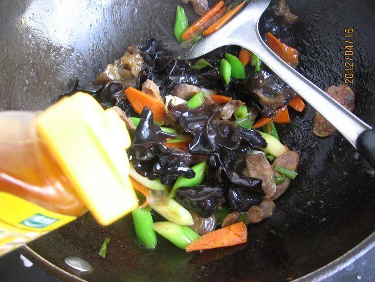 青蒜腊味炒木耳步骤10