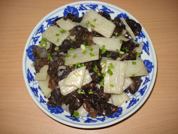 山药炒黑木耳步骤7