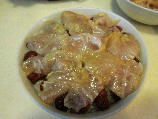 红枣鱼片蒸糯米饭步骤5