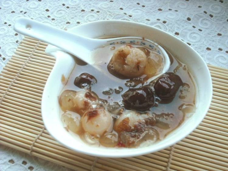 雪莲子龙眼玫瑰甜羹步骤11