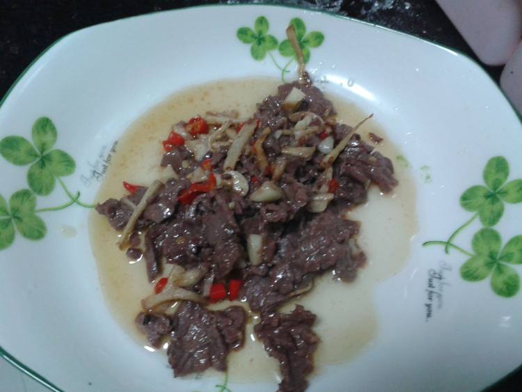牛肉炒大白菜茎步骤4