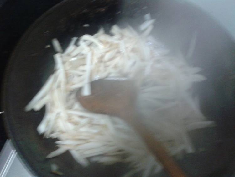 牛肉炒大白菜茎步骤5
