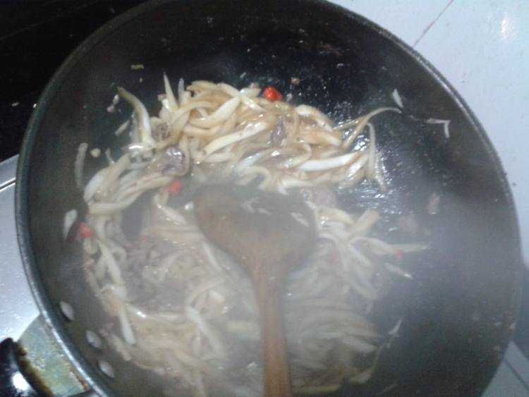 牛肉炒大白菜茎步骤6