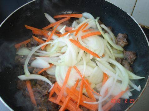 牛肉炒洋葱步骤4