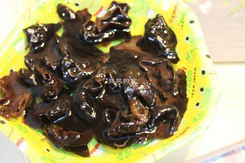 蒜蓉黑白菜步骤1