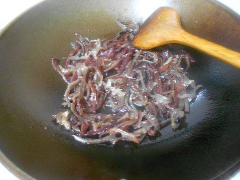 姜丝炒黑木耳步骤3