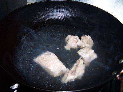 花生枸杞排骨煲步骤1