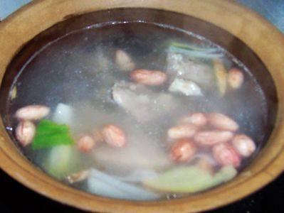 花生枸杞排骨煲步骤6