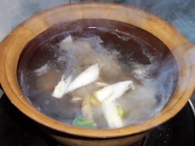 花生枸杞排骨煲步骤5