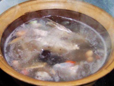 花生枸杞排骨煲步骤7
