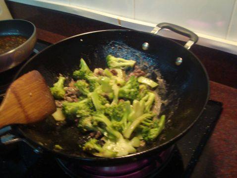 西蓝花炒牛肉步骤7
