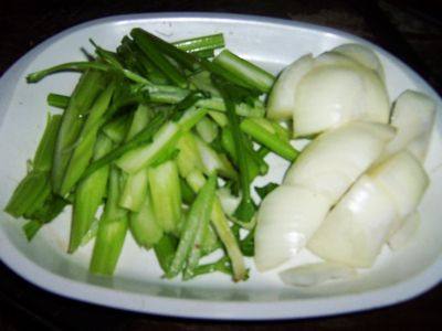 西芹洋葱肉片步骤3