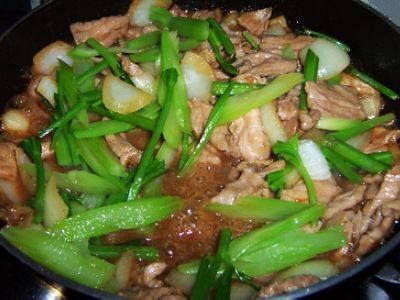 西芹洋葱肉片步骤7