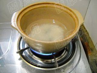 补血安神之红枣花生粥步骤2