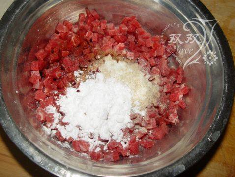 香菇生滚牛肉窝蛋粥步骤3