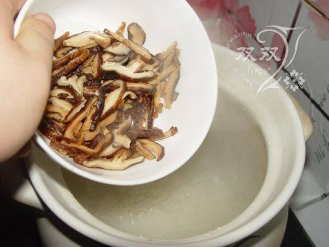 香菇生滚牛肉窝蛋粥步骤6