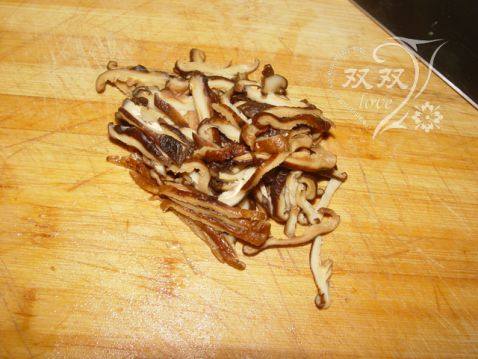 香菇生滚牛肉窝蛋粥步骤5
