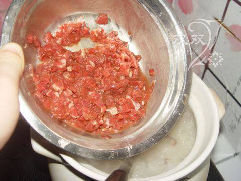 香菇生滚牛肉窝蛋粥步骤7