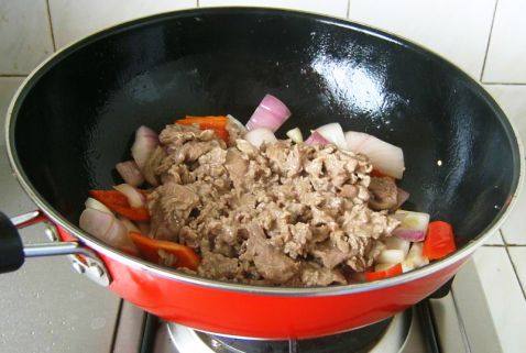 孜然牛肉片步骤6