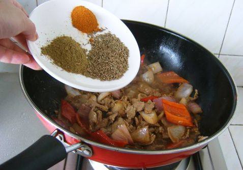 孜然牛肉片步骤8