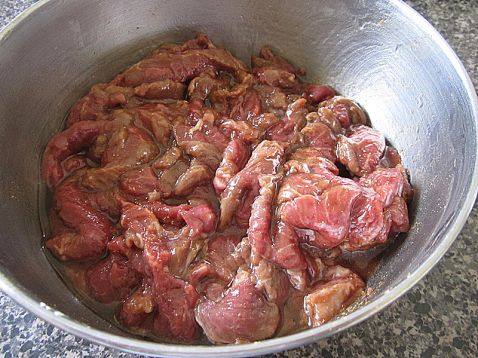 蚝油炒洋葱牛肉步骤1