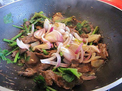 蚝油炒洋葱牛肉步骤8