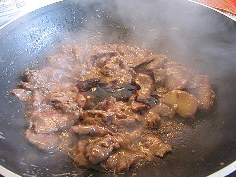 蚝油炒洋葱牛肉步骤6