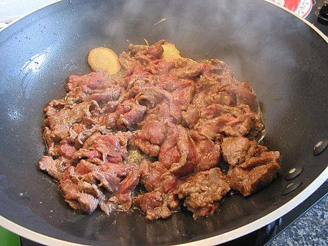 蚝油炒洋葱牛肉步骤5