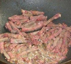 煸炒香菜牛肉步骤4