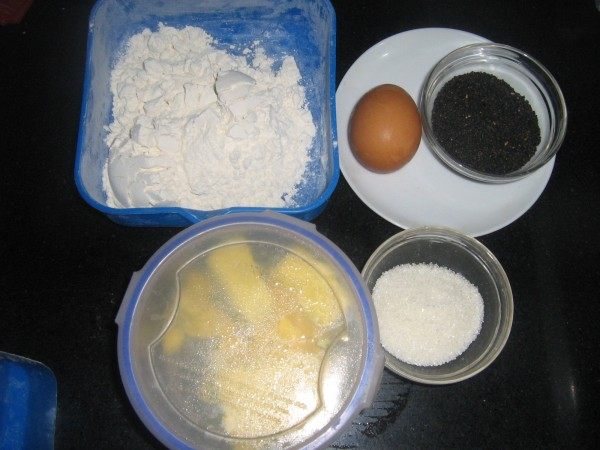 全麦黑芝麻酥球步骤1