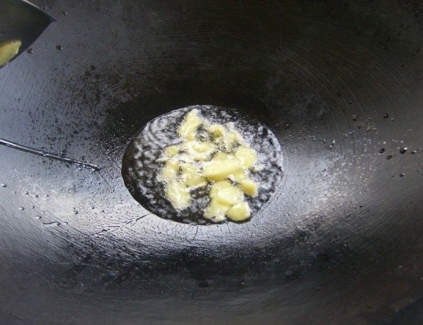 牛肉炒苦瓜步骤3