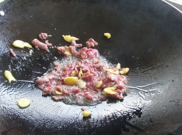 牛肉炒苦瓜步骤4