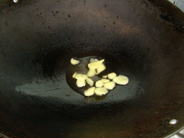 草菇炒牛肉步骤4
