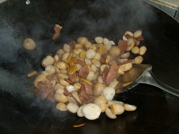 草菇炒牛肉步骤6