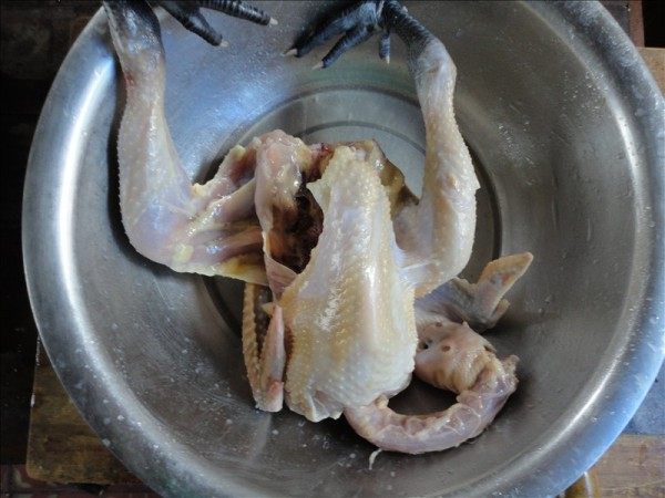 红枣黄芪鸡汤步骤2