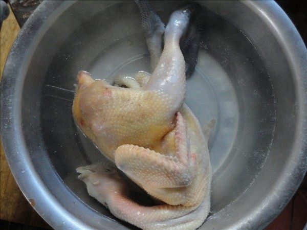 红枣黄芪鸡汤步骤1
