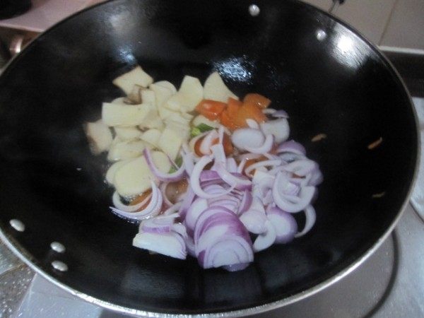 杏鲍菇洋葱炒牛肉步骤5