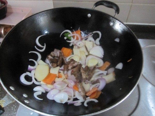 杏鲍菇洋葱炒牛肉步骤6
