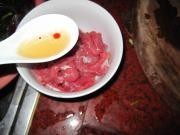 牛肉炒韭苔步骤2